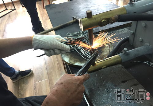 点亮匠心之路，从铁画到彩灯 安徽工艺美术大师的传统技法新阐释